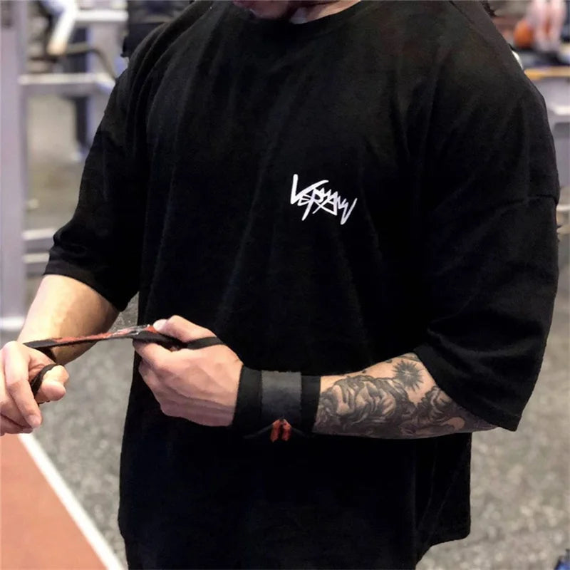 Camiseta Alpha Performance – Edición Iron Strength y Oversize gimnasio